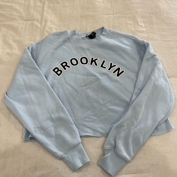 Forever 21 Tops - 🛍 3/$10 Forever 21 Brooklyn Baby Blue crop sweater